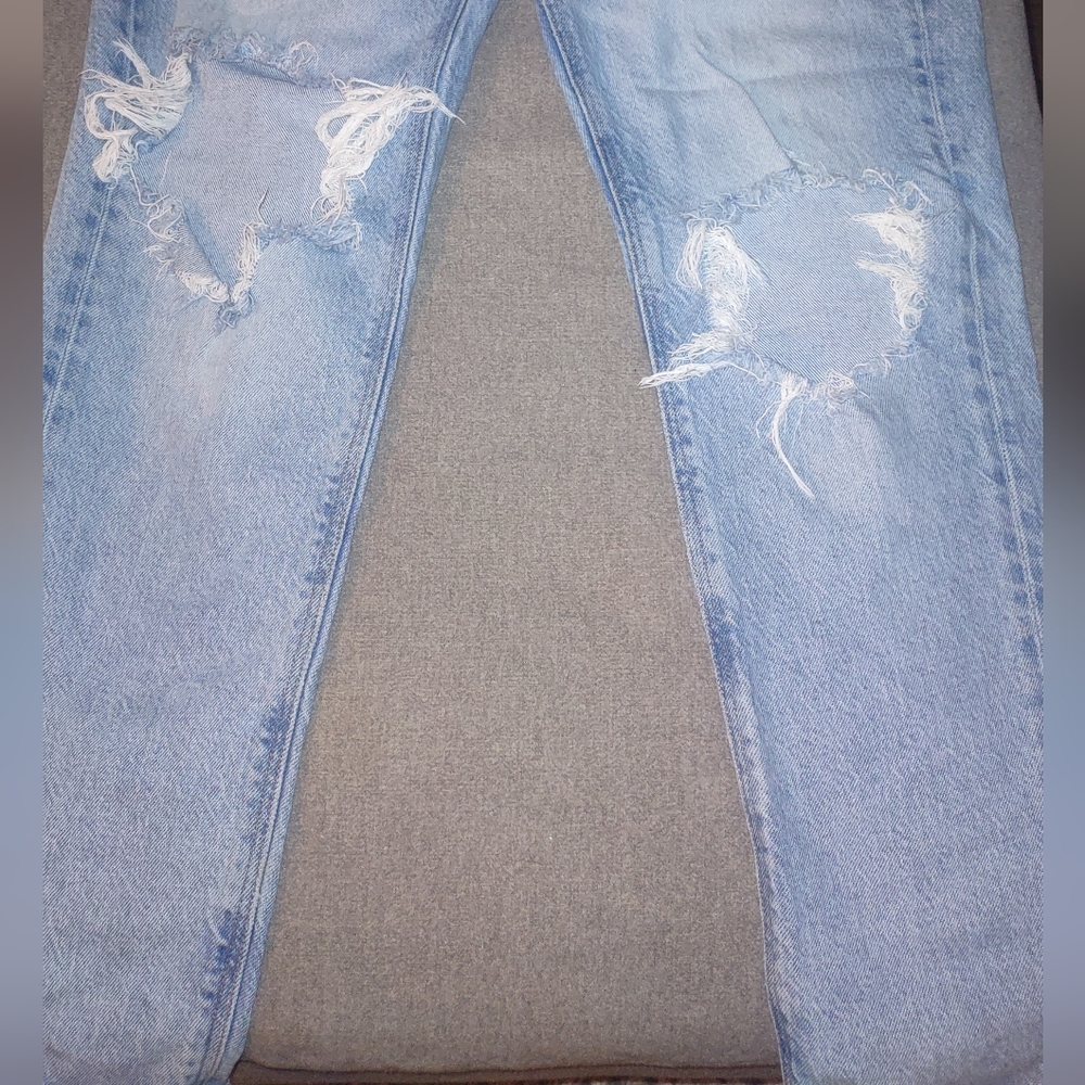 American Eagle Ripped Jeans - Picture 2 of 9
